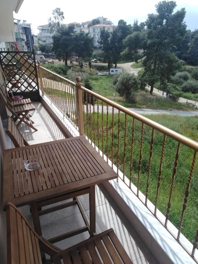 Theasis 2 * Neos Marmaras